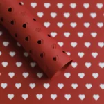 Hârtie perforată cu inimioare 38 × 50 cm (set 5 coli)