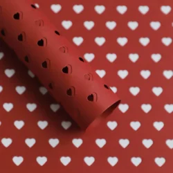 Hârtie perforată cu inimioare 38 × 50 cm (set 5 coli) Hârtie perforată cu inimioare 38 × 50 cm (set 5 coli)