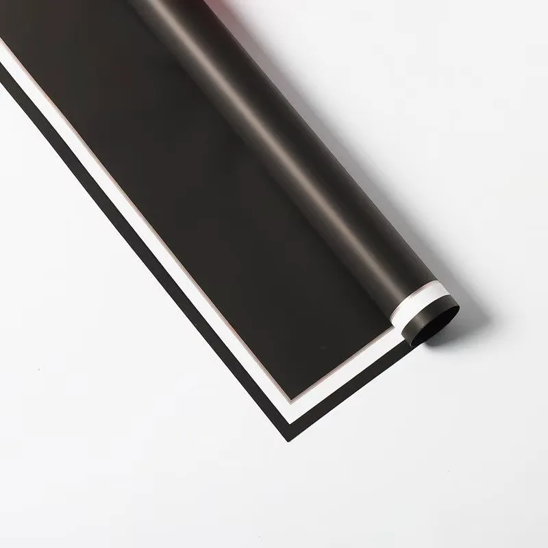 Ambalaj cu chenar negru subțire pentru buchete