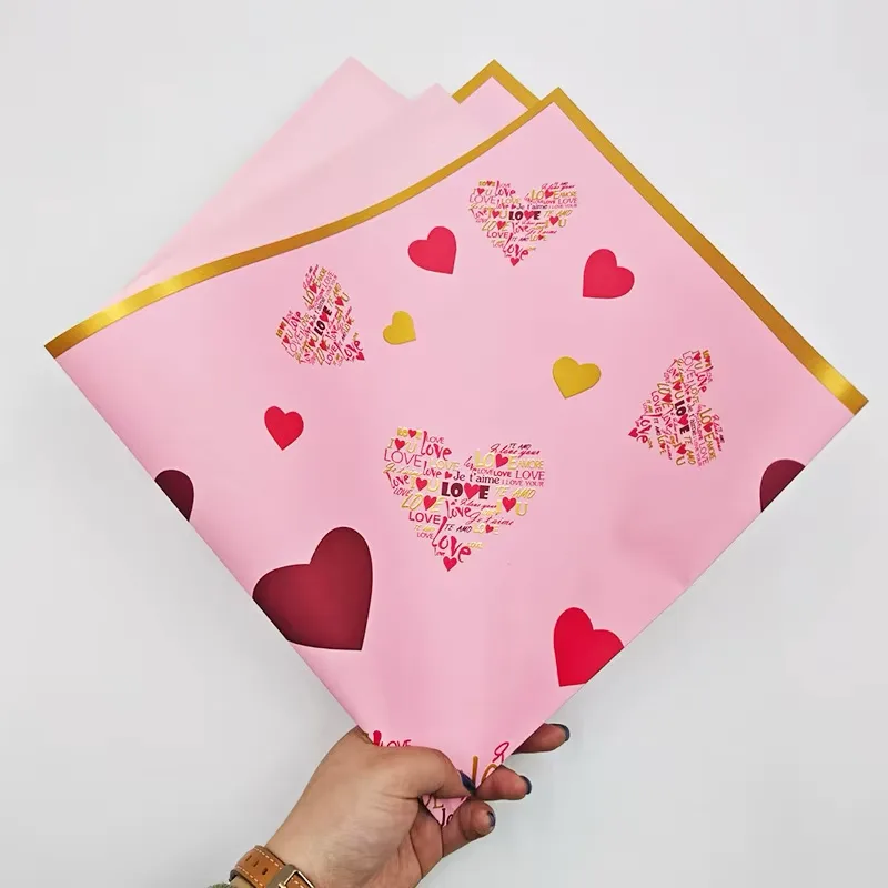 amb-inimi-love-20-roz Ambalaj cu inimioare „Love” pentru buchete (set 20 coli)
