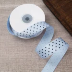 Panglică satin cu buline 2,5 cm × 22 m